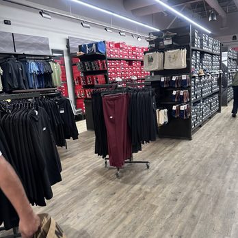 New Balance Factory Store - Shoe Stores Near Me - Milpitas, California New Balance Factory Store - Shoe Stores Near Me - Milpitas, California