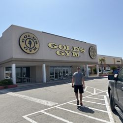 Gold's Gym - San Antonio - Front