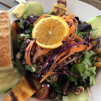 Cafe Dantorels - Beautiful and tasty summer peach salad - Cafes Near Me - Sacramento, California