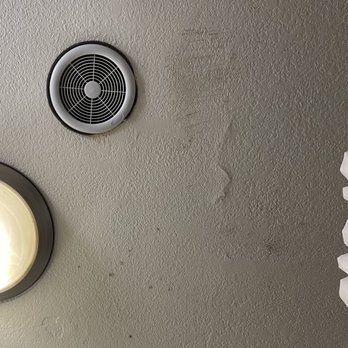La Quinta by Wyndham Kyle - Austin South - Mold on the ceiling - Hotels Near Me - Kyle, Texas La Quinta by Wyndham Kyle - Austin South - Mold on the ceiling - Hotels Near Me - Kyle, Texas