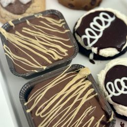Dubai chocolate brownie, peanut butter munch cookie, chocolate mallow cupcake cookie, pumpkin chocolate chip cookie. Dubai chocolate brownie, peanut butter munch cookie, chocolate mallow cupcake cookie, pumpkin chocolate chip cookie.