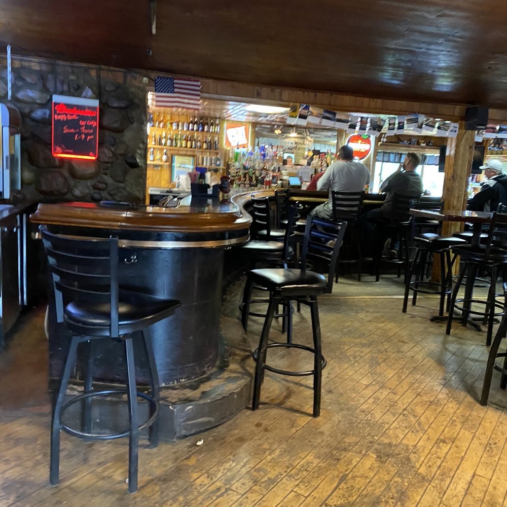 Pequaywan Inn - Dining area - Bars Near Me - Duluth, Minnesota