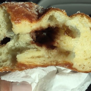 Leonard's Bakery - Dobash filled malasadas - Bakeries Near Me - Honolulu, Hawaii