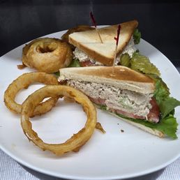 Chicken Sandwich with onion rings Chicken Sandwich with onion rings