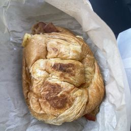 Bacon, egg and cheese croissant