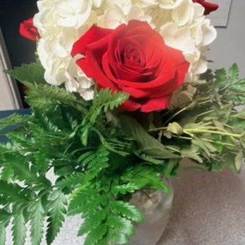 D Florals - Part of the arrangement was already dying. - Florists Near Me - Jacksonville, Florida D Florals - Part of the arrangement was already dying. - Florists Near Me - Jacksonville, Florida