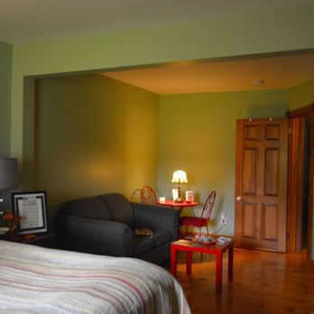 Yellow Door B and B - County Cavan Sitting Area - Bed & Breakfast Near Me - Crystal Beach, Ontario Yellow Door B and B - County Cavan Sitting Area - Bed & Breakfast Near Me - Crystal Beach, Ontario