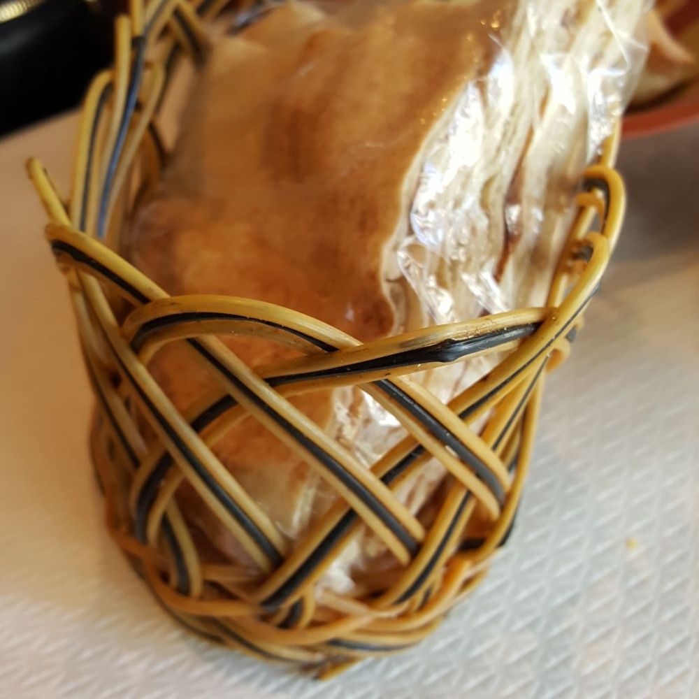 Le Tour du Liban - Free table bread - Lebanese Near Me - Paris, 75