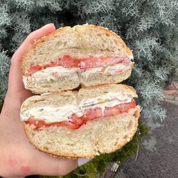 Vanilya - Sesame seed bagel with veggie cream cheese and tomato