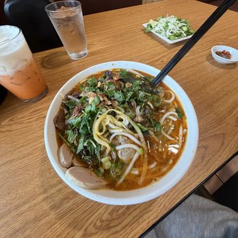 Pho Laday - B1. Bn B Hu / Spicy Beef Noodle Soup - Vietnamese Near Me - Mukilteo, Washington