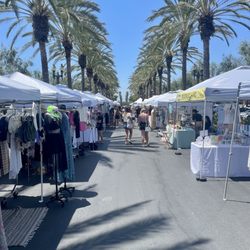 Modern Makers Mart - Lots of vendors and a DJ