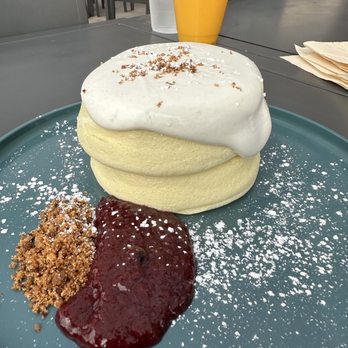 Burnt Crumbs - Soufflé pancakes w/blueberry - New American Near Me - Irvine, California