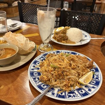Banana Leaf - Banana Leaf Pad Thai, Nasilemak - Malaysian Near Me - Philadelphia, Pennsylvania Banana Leaf - Banana Leaf Pad Thai, Nasilemak - Malaysian Near Me - Philadelphia, Pennsylvania