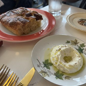 Mama’s on Main - Focaccia - Wine Bars Near Me - Covington, Kentucky