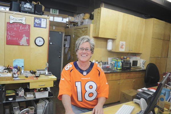 Lewis & Bark-Dog & Cat Goods