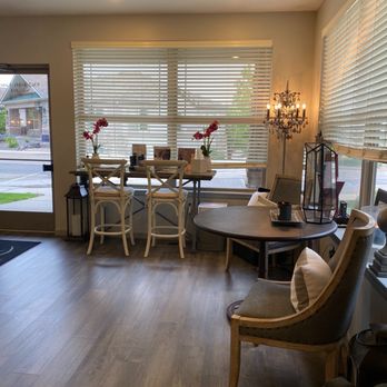 Circle Aesthetics Med Spa - Emmett Plastic Surgery and Circle Aesthetics Med Spa waiting area. - Medical Spas Near Me - Lone Tree, Colorado Circle Aesthetics Med Spa - Emmett Plastic Surgery and Circle Aesthetics Med Spa waiting area. - Medical Spas Near Me - Lone Tree, Colorado