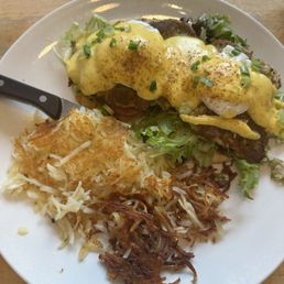 Eggs Benedict & Hash browns