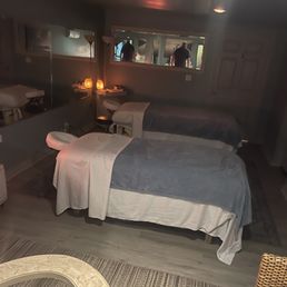 Couples Massage With Beverages and Chocolates