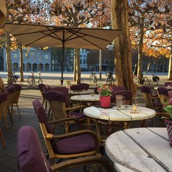 Restaurant Grandcafé Momus - Het buiten terras en zicht op het vrijthof