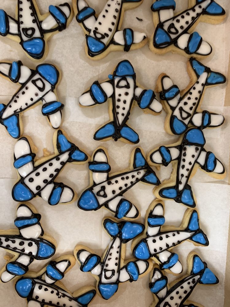 RONNIE’S BAKERY & CAKES BY LOU Updated October 2024 457 Photos & 42