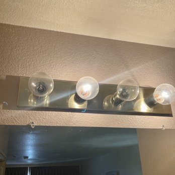 Grand Canyon Inn - Only half the lights worked. I asked for replacements, front desk told me they were "specialty lightbulbs" and were on back order. - Hotels Near Me - Williams, Arizona Grand Canyon Inn - Only half the lights worked. I asked for replacements, front desk told me they were "specialty lightbulbs" and were on back order. - Hotels Near Me - Williams, Arizona