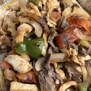 El Nopal - Mixed fajitas.  Dry chicken.  Dry beef. - Mexican Near Me - Jeffersonville, Indiana