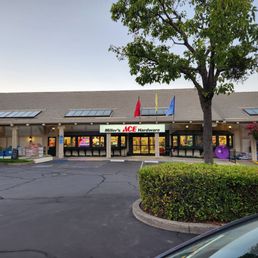 Great little plaza location is uncrowded and nicely lit with a clean parking lot. Recently opened. 8-26-2023