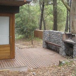 Gora Hareatza - Deck y parrilla en loft planta baja