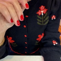 09 Nail Studio - Classic manicure - OPI -Big Apple Red