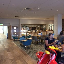 Waves Leisure Pool - Aqua Lounge - eat, drink, play