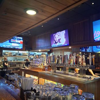Miller's Ale House - The bar - American Near Me - Kissimmee, Florida