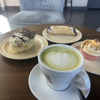 Maggie's Favorite - Cream pie, cannoli, dulce de leche cupcake, matcha latte - Patisserie/Cake Shop Near Me - Oakland Park, Florida Maggie's Favorite - Cream pie, cannoli, dulce de leche cupcake, matcha latte - Patisserie/Cake Shop Near Me - Oakland Park, Florida