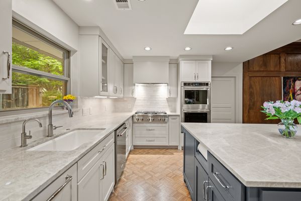 Pro Home Renovations Logo