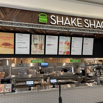 Shake Shack - Exterior of the Shake Shack at the Westfield SF Centre Shopping Center in San Francisco. - Burgers Near Me - San Francisco, California