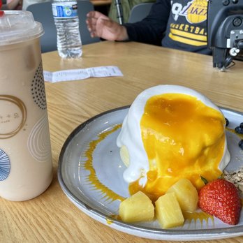 Motto Tea Cafe - Motto No. 5 Milk Tea 5 and Mango Sunshine Souffle Pancake - Bubble Tea Near Me - San Gabriel, California Motto Tea Cafe - Motto No. 5 Milk Tea 5 and Mango Sunshine Souffle Pancake - Bubble Tea Near Me - San Gabriel, California