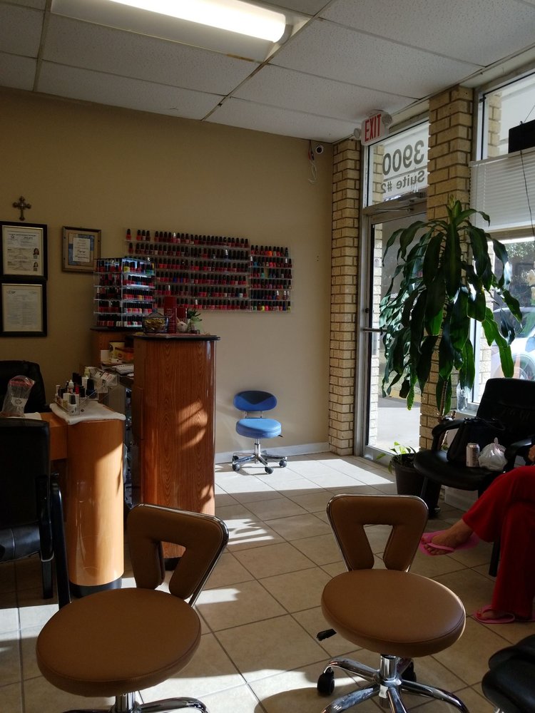 HOLLY’S NAILS & SPA Updated June 2024 3900 Creighton Road