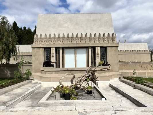 Hollyhock House by null