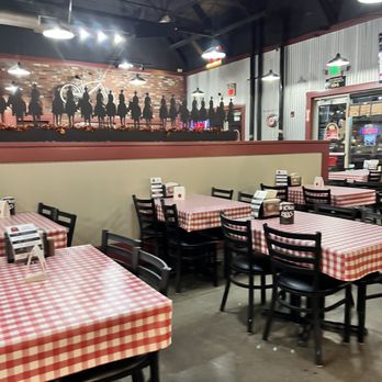 Armadillo Willy's BBQ - interior - Barbeque Near Me - San Mateo, California