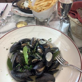 Le Diplomate - Moules frites - Brasseries Near Me - Washington, DC, District of Columbia
