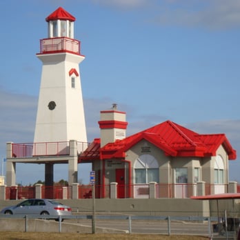 Port Credit Lighthouse - Landmarks & Historical Buildings Near Me - Mississauga, Ontario
