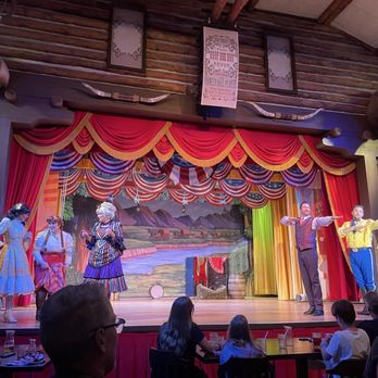 Hoop-Dee-Doo Musical Revue - Performing Arts Near Me - Lake Buena Vista, Florida Hoop-Dee-Doo Musical Revue - Performing Arts Near Me - Lake Buena Vista, Florida