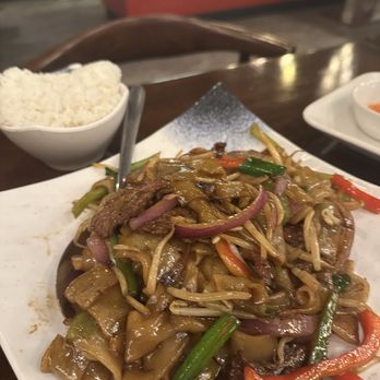 TNR Cafe - Beef Chow Foon - Chinese Near Me - Arlington, Virginia