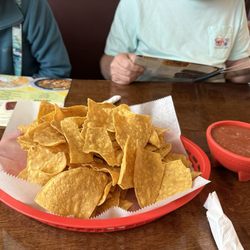 Mariachis Mexican Restaurant - Chips and salsa