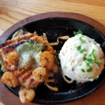 Applebee's Grill + Bar - Chicken and Shrimp with mashed potatoes - American Near Me - Aurora, Colorado