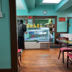 Thanh Huong Restaurant - Front counter