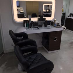 R COSMETICS - Love the one on one personal experience