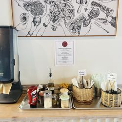 Bucatini Pizza & Pasta - Condiments table