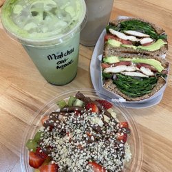 Pitaya bowl, cali sandwich, matcha latte - so yummy