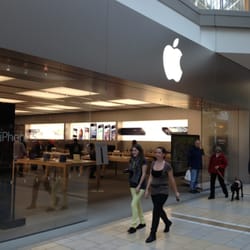 Apple Store - Pointe-Claire - Front Exterior