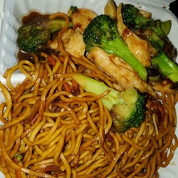 Chicken with broccoli and lo mein